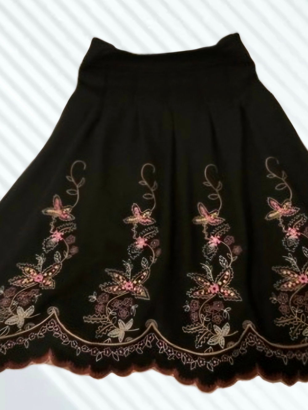 Vtg J.Jill Vtg 100% wool black A-lined embroidered skirt,size 2 ,pre-loved